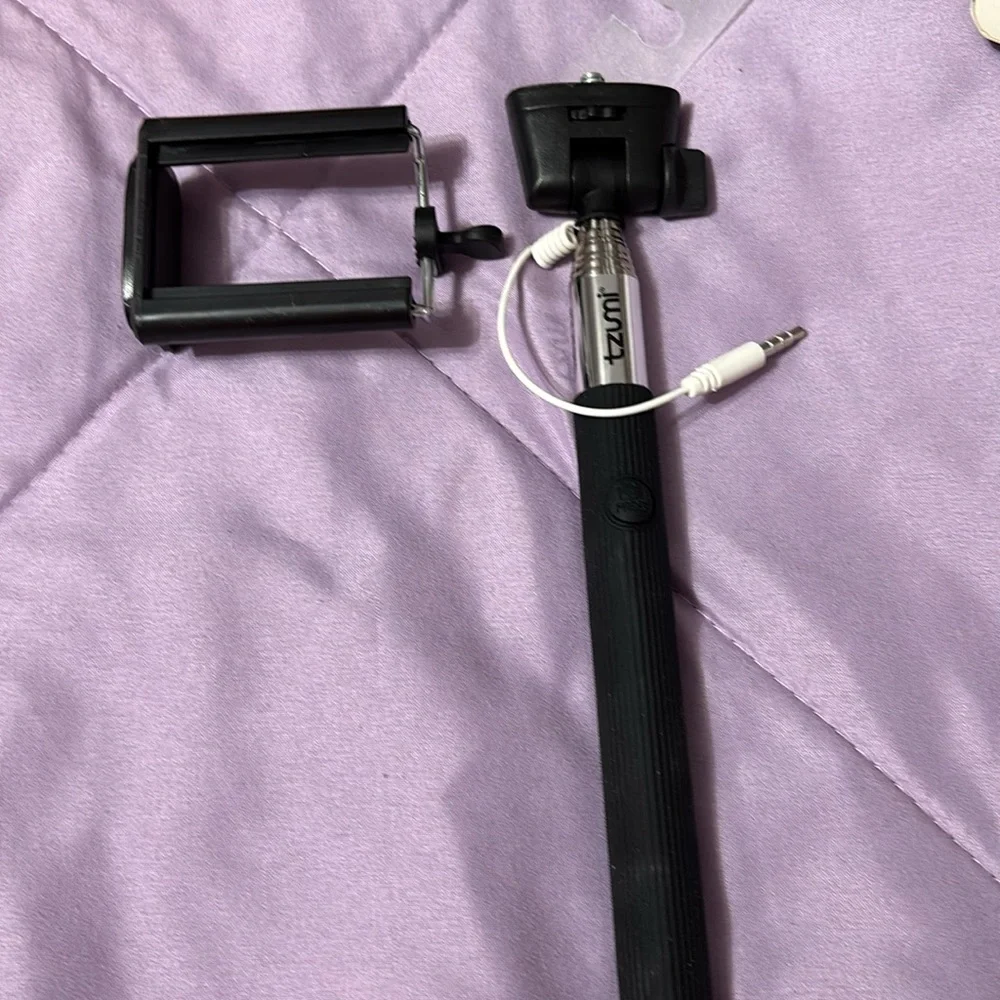 Smart Lens. Wired Selfie Stick